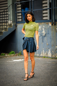 coperni top, yellow top, logo top, assymetric skirt, mini skirt, petrol blue skirt, coperni, black sandals, street style, jonathan paciullo, FW, frenchystyle, fashion week, AUTUMN WINTER 2022-2023, FALL WINTER 2022_2023, FW 22-23, PFW, PARIS, full length, vertical