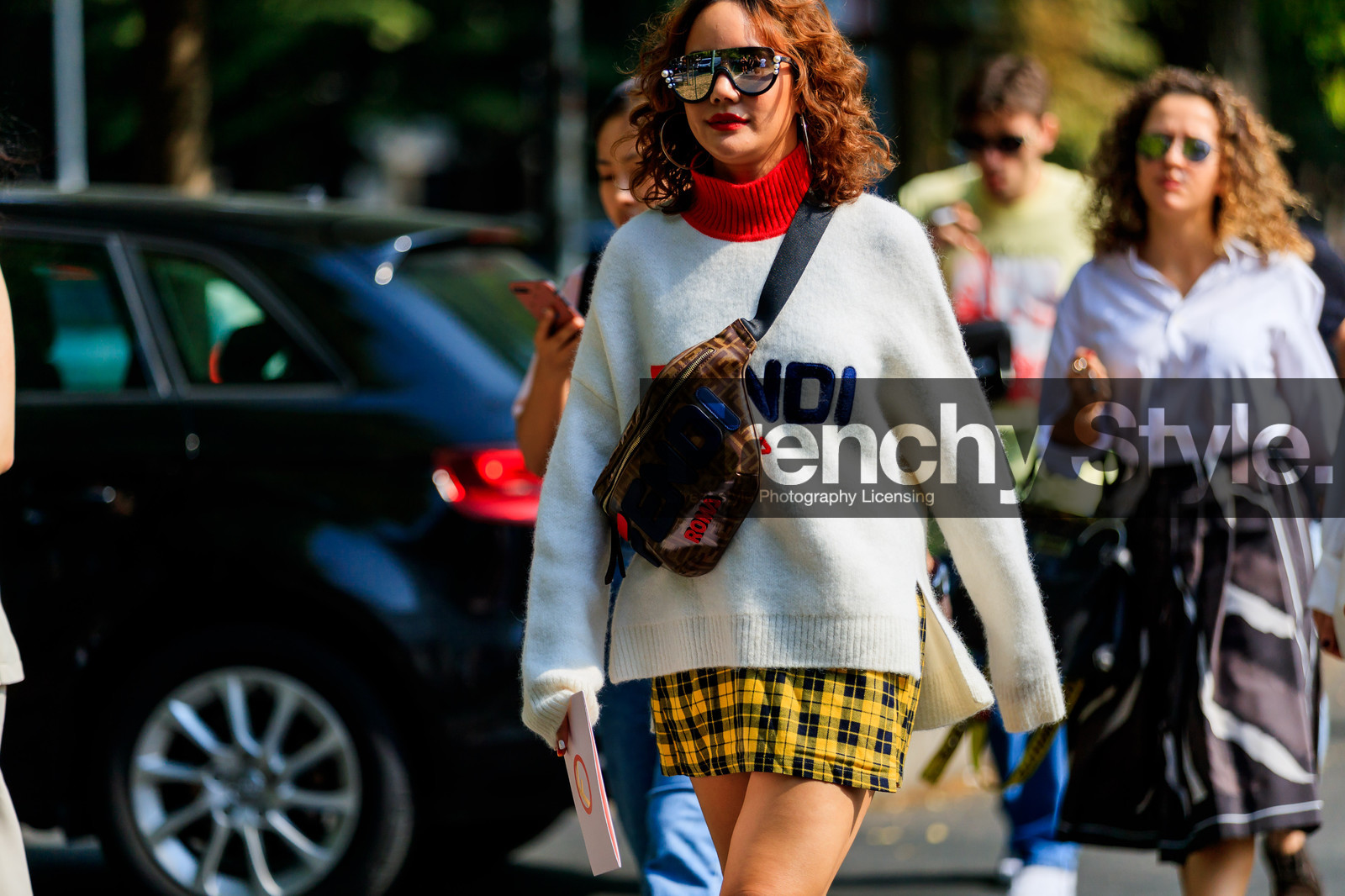 brown bag, checked, fanny pack, fendi, graphic bag, graphic skirt, leather bag, monogram, plaid, printed bag, printed skirt, sunglasses, tartan, white sweater, yellow skirt, street style, jonathan paciullo, FW, frenchystyle, fashion week, MFW, MILAN, SPRING SUMMER 2019, SS 19, atmosphere details, horizontal, detail