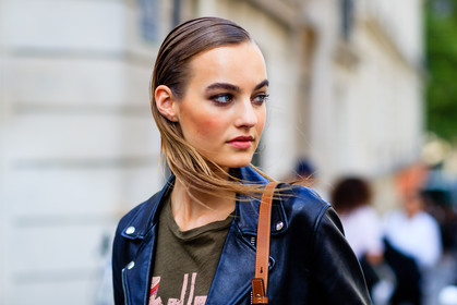 atmosphere details, black jacket, black perfecto, detail, fashion week, frenchystyle, FW, green top, horizontal, jonathan paciullo, leather jacket, leather perfecto, maartje verhoef, model, PARIS, PFW, portrait, printed t shirt, pulled back hair, SPRING SUMMER 2017, SS 17, street style, wet hair