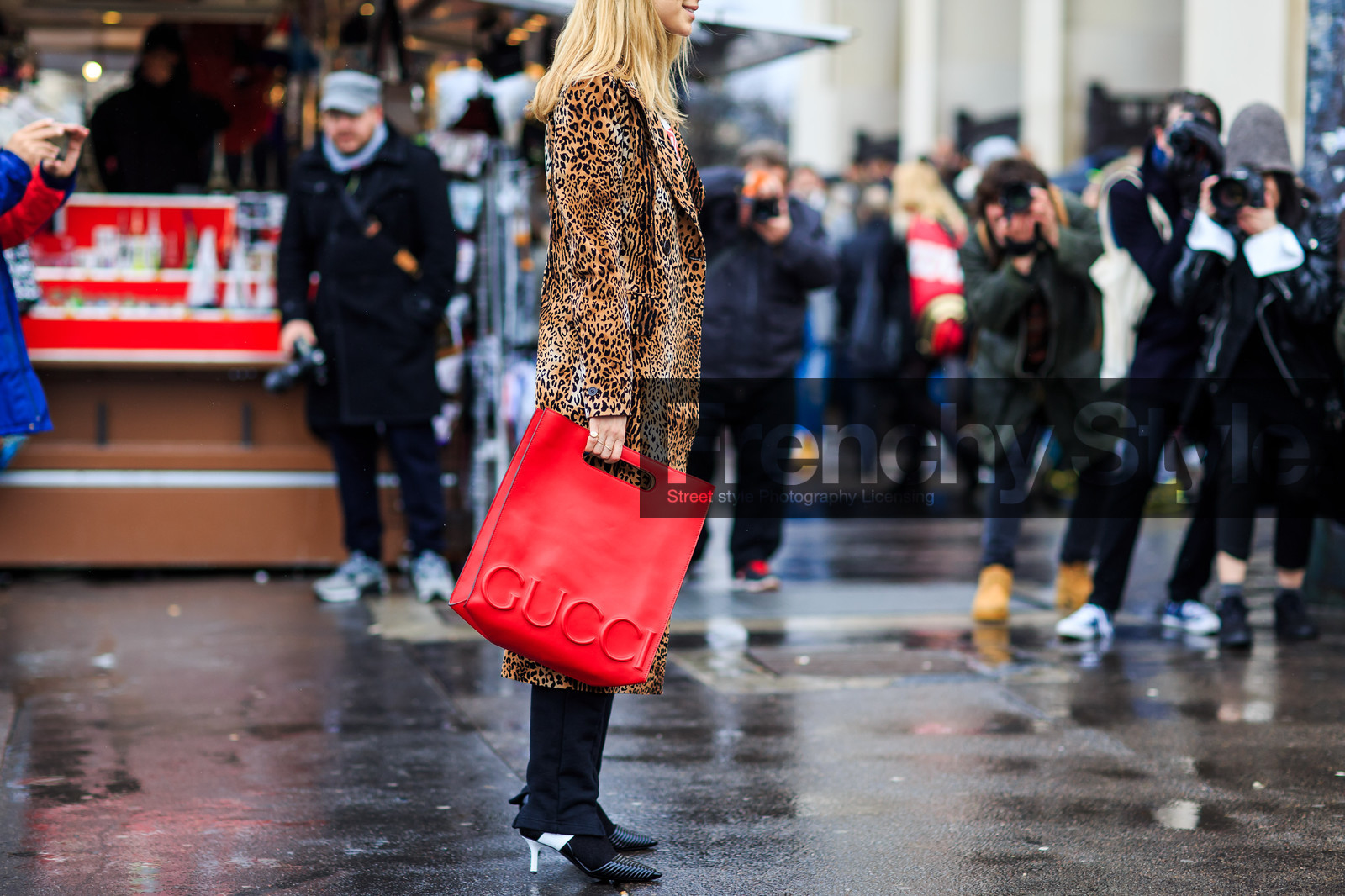 animal print, atmosphere details, AUTUMN WINTER 2016-2017, AW 16-17, black pants, black shoes, detail, FALL WINTER 2016-2017, fashion week, frenchystyle, FW, FW 16-17, gucci, horizontal, jonathan paciullo, leather bag, leather shoes, leopard coat, leopard print, louis vuitton, PARIS, pernille teisbaek, PFW, red bag, street style, sweatpants, vêtements