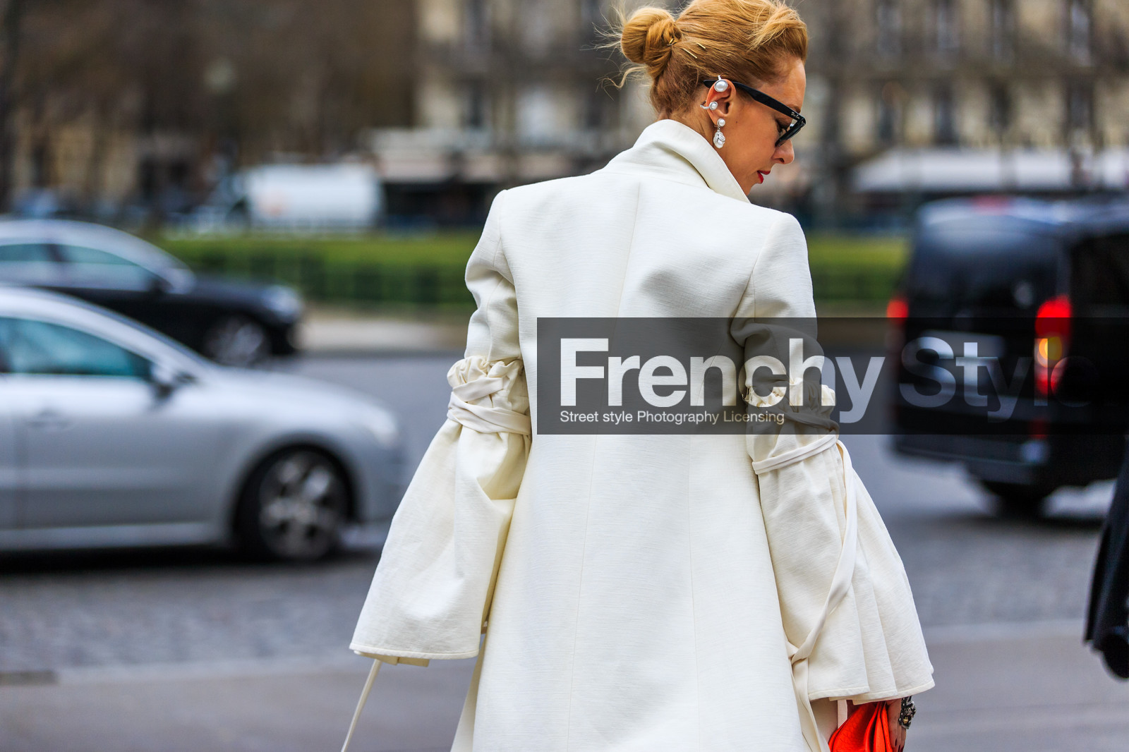 atmosphere details, AUTUMN WINTER 2016-2017, AW 16-17, detail, earrings, elina halimi, embroidered coat, FALL WINTER 2016-2017, fashion week, frenchystyle, FW, FW 16-17, horizontal, jonathan paciullo, PARIS, PFW, street style, sunglasses, white coat