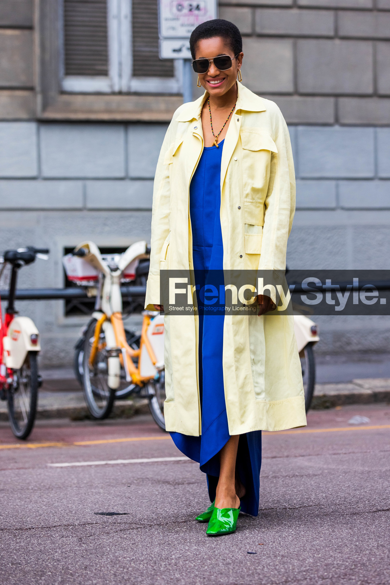 blue dress, coat, color, dress, earrings, electric blue dress, fluo green sandals, gold earrings, green sandals, green shoes, leather sandals, long coat, long dress, sunglasses, Tamu McPherson, yellow coat, fashion week, frenchystyle, FW, jonathan paciullo, street style, SPRING SUMMER 2022, SS 22, MFW, MILAN, vertical, full length