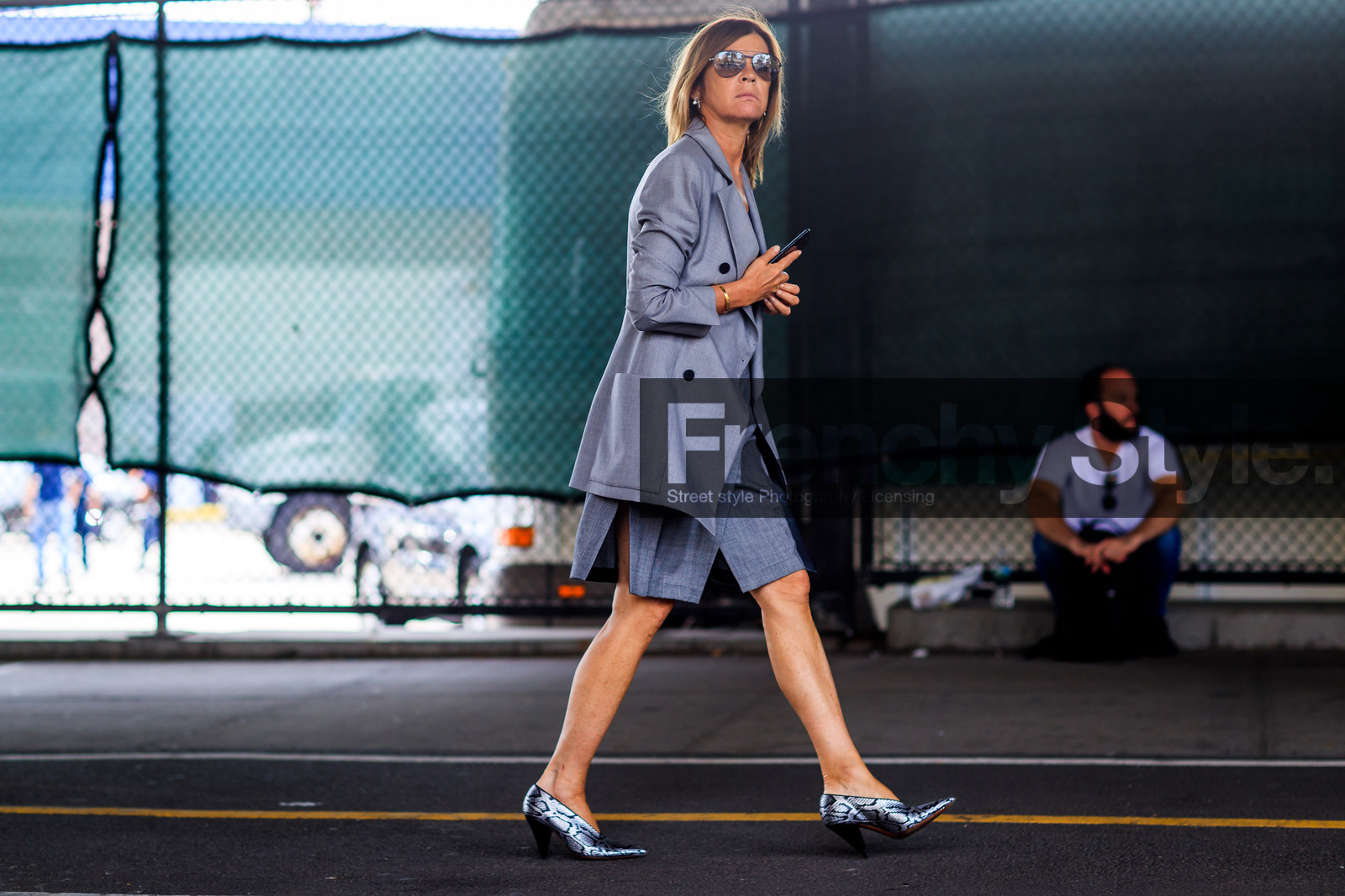 atmosphere details, blazer, carine roitfeld, fashion week, frenchystyle, full length, FW, grey jacket, grey shoes, grey shorts, high heels, horizontal, jonathan paciullo, leather shoes, NEW YORK, NYFW, SPRING SUMMER 2018, SS 18, street style, sunglasses, tone on tone, total look grey