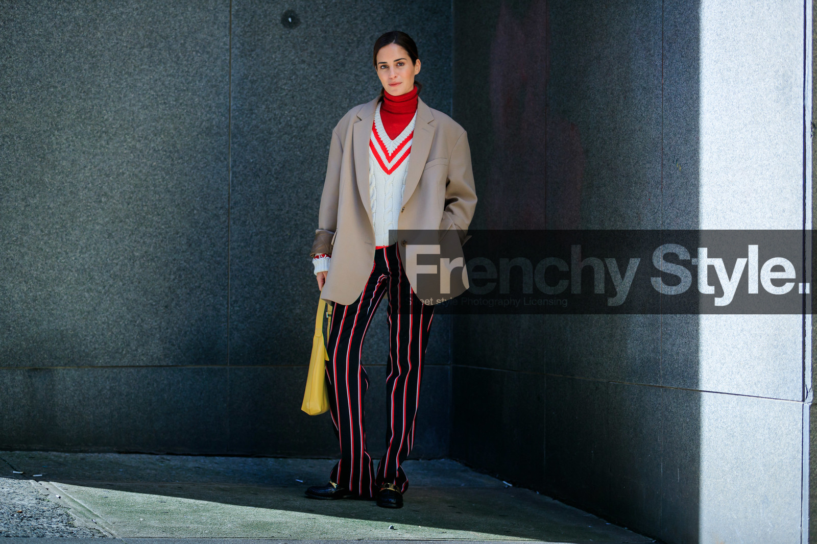 gala gonzalez, beige jacket, white pullover, red pullover, low necked pullover, turtleneck pullover, striped pullover, striped pants, red pants, black pants, yellow leather bag, shoulder bag, fashion week, frenchystyle, FW, jonathan paciullo, street style, NYFW, NEW YORK, AUTUMN WINTER 2020-2021, FALL WINTER 2020-2021, FW 20-21, horizontal, atmosphere details, detail