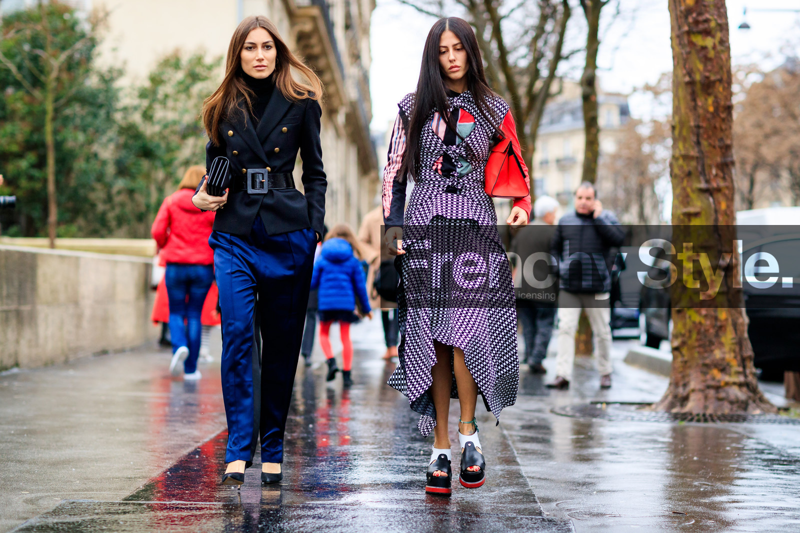 atmosphere details, AUTUMN WINTER 2017-2018, AW 17-18, black and white shoes, black and white wedges, black belt, black dress, black jacket, black shoes, blazer, blue pants, FALL WINTER 2017-2018, fashion week, frenchystyle, full length, FW, FW 17-18, gilda ambrosio, giorgia tordini, graphic dress, high heels, horizontal, jonathan paciullo, leather bag, leather belt, leather shoes, PARIS, PFW, printed bag, printed dress, red bag, red sweater, street style, striped bag, trousers
