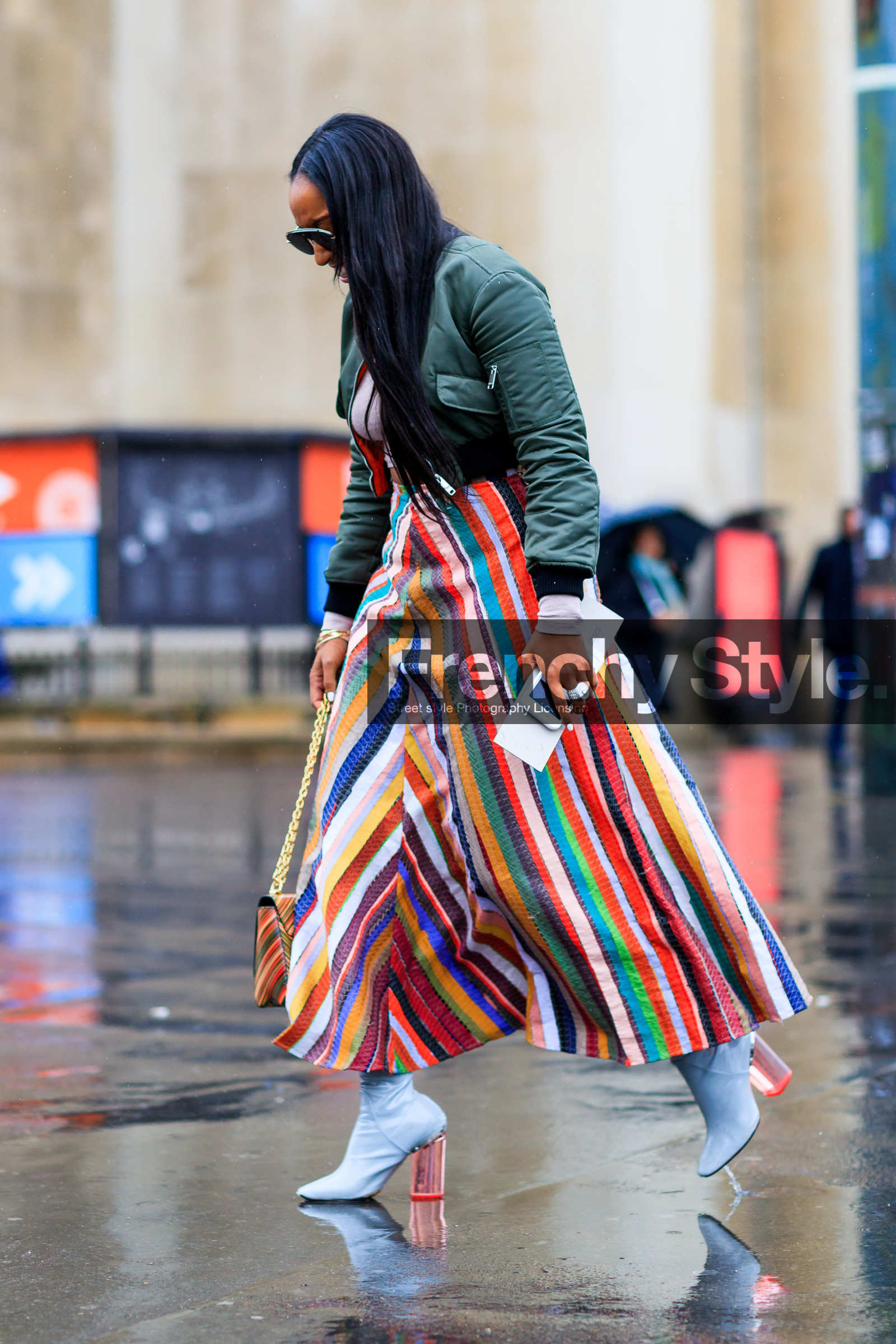 AUTUMN WINTER 2017-2018, AW 17-18, bomber jacket, cropped top, FALL WINTER 2017-2018, fashion week, frenchystyle, full length, FW, FW 17-18, geometric, graphic bag, graphic skirt, green jacket, high heels, jonathan paciullo, leather bag, leather shoes, louis vuitton, multicolor bag, multicolor skirt, PARIS, PFW, printed bag, printed skirt, street style, striped bag, striped skirt, vertical