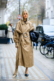 beige coat, black bag, black shoes, leather bag, leather shoes, linda tol, maison martin margiela, trench coat, street style, jonathan paciullo, FW, frenchystyle, fashion week, LFW, LONDON, AUTUMN WINTER 2019-2020, AW 19-20, FW 19-20, FALL WINTER 2019-2020, vertical, full length