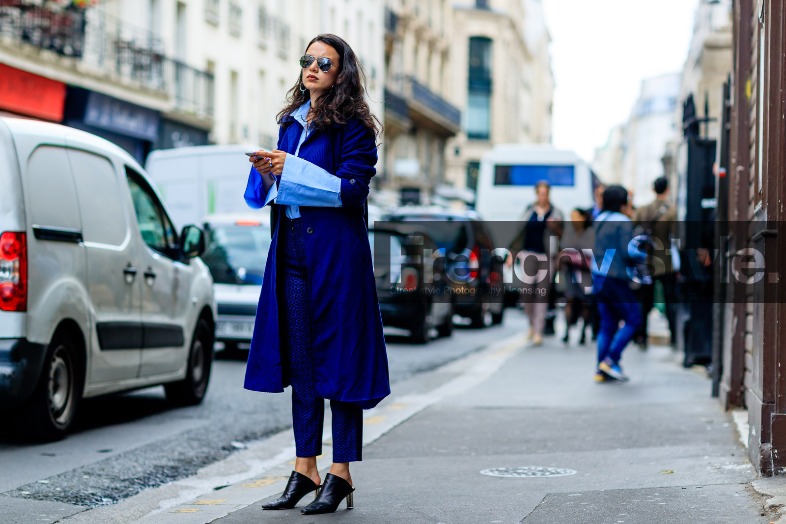 atmosphere details, AUTUMN WINTER 2016-2017, aviator sunglasses, AW 16-17, black bag, black mules, blue coat, blue pants, blue shirt, choker, crop top, FALL WINTER 2016-2017, fashion week, frenchystyle, full length, FW, FW 16-17, HAUTE COUTURE, high heels, horizontal, jonathan paciullo, leather bag, leather shoes, men shirt, MENSWEAR, necklace, PARIS, PFW, printed t shirt, street style, sunglasses, trousers, white t shirt