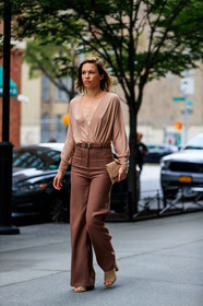 beige bag, beige shirt, beige shoes, brown pants, fashion week, frenchystyle, full length, FW, high heels, jonathan paciullo, leather bag, leather shoes, NEW YORK, NYFW, SPRING SUMMER 2018, SS 18, street style, trousers, vertical