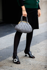 monica ainley, grey leather bag, quilted bag, drape bag, miu miu bag, miu miu shoes, black polish slipers, strassed slippers, strassed buckle shoes, kitten heels slippers, strassed heels, strassed heels, black tights, hand bag, PARIS, PFW, fashion week, frenchystyle, FW, jonathan paciullo, street style, SPRING SUMMER 2021, SS 21, vertical, atmosphere details, detail