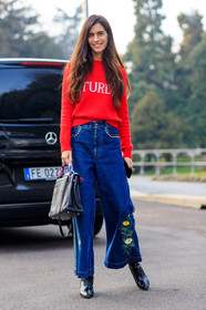 AUTUMN WINTER 2017-2018, AW 17-18, black bag, black shoes, blue denim, chiara totire, denim pants, FALL WINTER 2017-2018, fashion week, frenchystyle, full length, FW, FW 17-18, hermès, jeans, jonathan paciullo, kelly bag, leather bag, leather shoes, MFW, MILAN, printed sweater, red sweater, street style, trousers, vertical