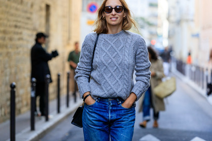alexandra golovanoff, light grey pullover, blue jeans, denim, PARIS, PFW, SPRING SUMMER 2020, SS 20, fashion week, frenchystyle, FW, jonathan paciullo, street style, horizontal, atmosphere details, detail