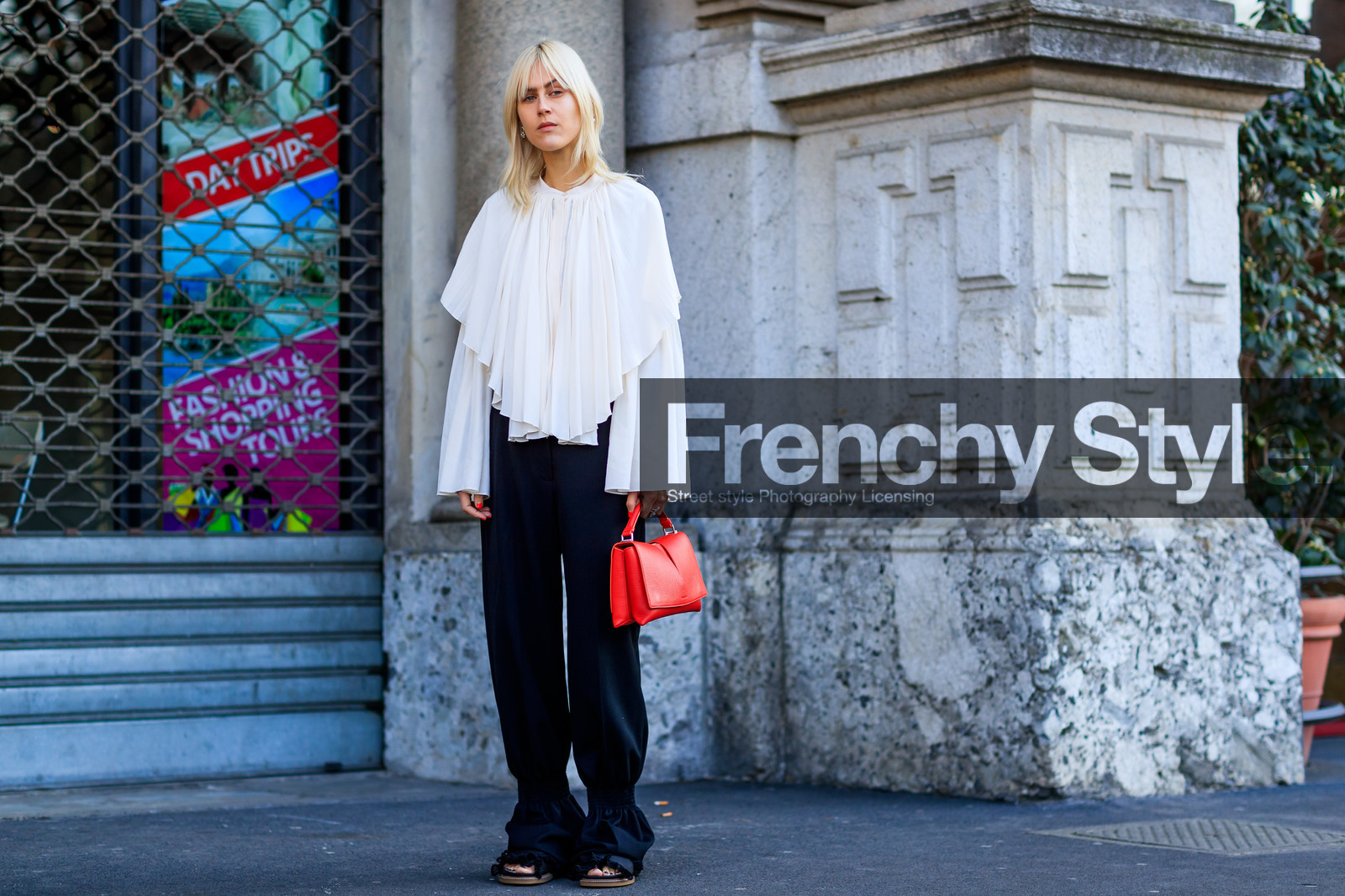 atmosphere details, AUTUMN WINTER 2017-2018, AW 17-18, black pants, FALL WINTER 2017-2018, fashion week, frenchystyle, full length, FW, FW 17-18, horizontal, jil sander, jonathan paciullo, leather bag, leather shoes, MFW, MILAN, red bag, street style, trousers, white shirt, wide pants
