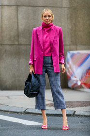leonie hanne, pink jacket, pink pullover, grey pants, cropped pants, checked pants, black leather bag, turtleneck pullover, bottega veneta bag, pink shoes, pink sandals, plastic sandals, open toe shoes, plaid pants, fashion week, frenchystyle, FW, jonathan paciullo, street style, NYFW, NEW YORK, AUTUMN WINTER 2020-2021, FALL WINTER 2020-2021, FW 20-21, vertical, full length