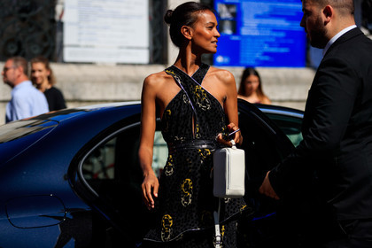 black belt, black dress, graphic dress, leather bag, leather belt, printed dress, white bag, fashion week, frenchystyle, FW, jonathan paciullo, street style, PFW, PARIS, atmosphere details, horizontal, detail, model, AUTUMN WINTER 2018-2019, FALL WINTER 2018-2019, FW 18-19, Liya Kebede