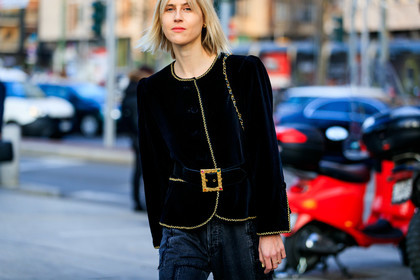 black bag, black belt, black denim, black jacket, blazer, chanel handbag, denim pants, golden details, jeans, leather bag, linda tol, tone on tone, total look black, trousers, velvet, fashion week, frenchystyle, FW, jonathan paciullo, street style, MFW, MILAN, AUTUMN WINTER 2019-2020, AW 19-20, FALL WINTER 2019-2020, FW 19-20, atmosphere details, detail, horizontal