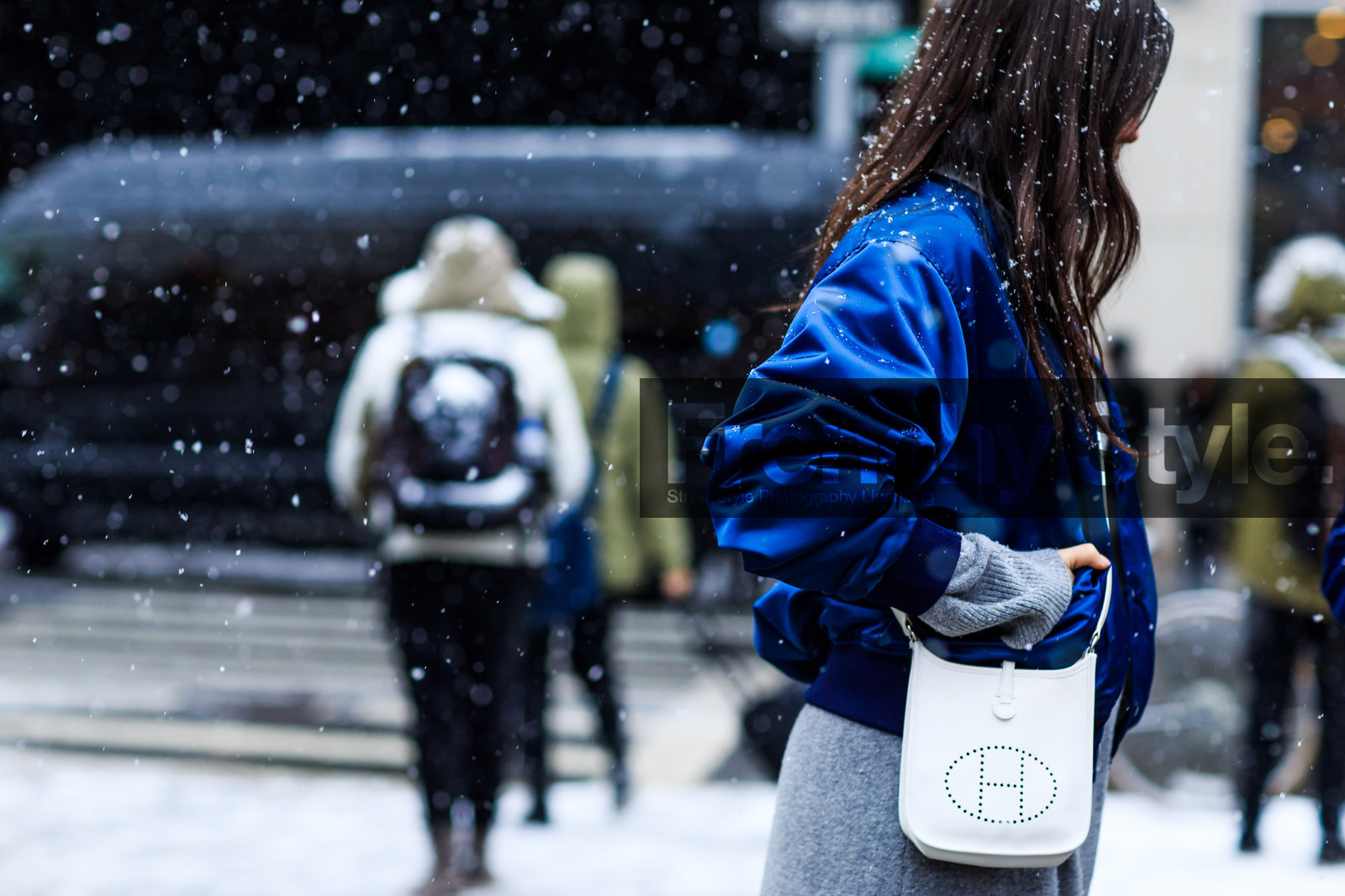 atmosphere details, AUTUMN WINTER 2016-2017, AW 16-17, blue jacket, bomber jacket, detail, fashion week, frenchystyle, FW, FW 16-17, hermès, horizontal, jonathan paciullo, leather bag, NEW YORK, NYFW, street style, white bag, woman