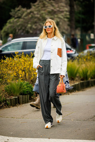 loewe sunglasses, white sunglasses, white tanktop, white jackket, loewe jacker, grey pants, baggy trousers, loewe sneakers, white sneakers, loewe bag, mini bag, red bag, street style, jonathan paciullo, FW, frenchystyle, fashion week, AUTUMN WINTER 2022-2023, FALL WINTER 2022_2023, FW 22-23, PFW, PARIS, full length, vertical
