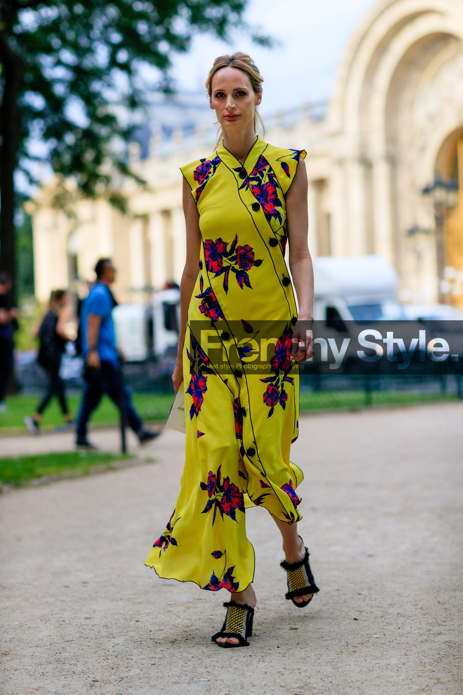 AUTUMN WINTER 2016-2017, AW 16-17, black shoes, FALL WINTER 2016-2017, fashion week, floral, flower, frenchystyle, full length, fur shoes, FW, FW 16-17, HAUTE COUTURE, high heels, jonathan paciullo, leather shoes, MENSWEAR, mules, PARIS, PFW, printed dress, street style, vertical, yellow dress, yellow sandals