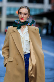 hannah baxter, beige coat, green scarf, silk scarf, white shirt, piercing, red lipstick, fashion week, frenchystyle, FW, jonathan paciullo, street style, AUTUMN WINTER 2020-2021, FALL WINTER 2020-2021, FW 20-21, vertical, atmosphere details, detail, NYFW, NEW YORK