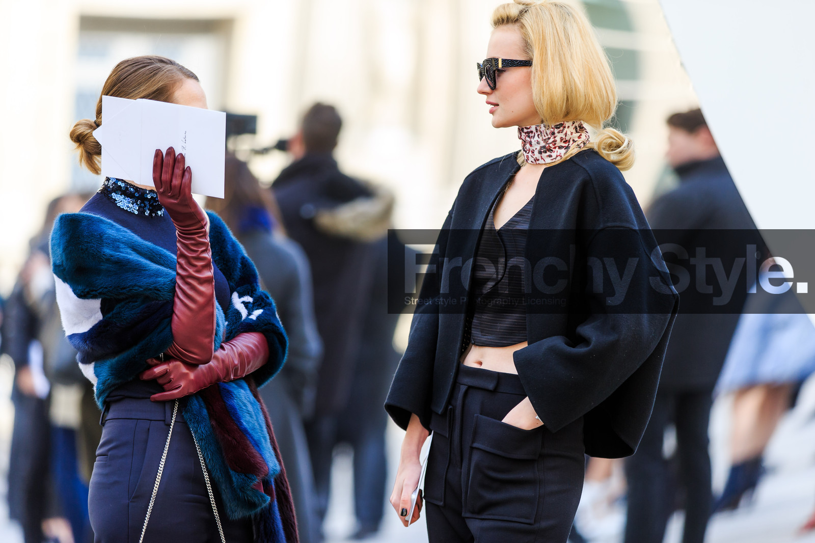 atmosphere details, AUTUMN WINTER 2016-2017, AW 16-17, black jacket, black pants, black top, blue fur, blue scarf, detail, FALL WINTER 2016-2017, fashion week, frenchystyle, fur scarf, FW, FW 16-17, horizontal, jonathan paciullo, leather gloves, PARIS, PFW, red gloves, scarf, street style, sunglasses, trousers