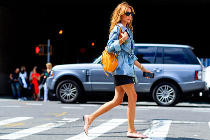 atmosphere details, black skirt, blue denim, chanel handbag, denim jacket, ece sukan, fashion week, frenchystyle, full length, FW, gucci, horizontal, jonathan paciullo, leather bag, leather skirt, loafers, NEW YORK, NYFW, orange bag, pink shoes, SPRING SUMMER 2018, SS 18, street style, sunglasses