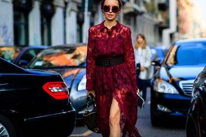 atmosphere details, bordeaux, brown belt, burgundy, detail, fashion week, frenchystyle, FW, horizontal, jonathan paciullo, leather bag, MFW, MILAN, printed dress, red dress, SPRING SUMMER 2017, SS 17, street style, sunglasses