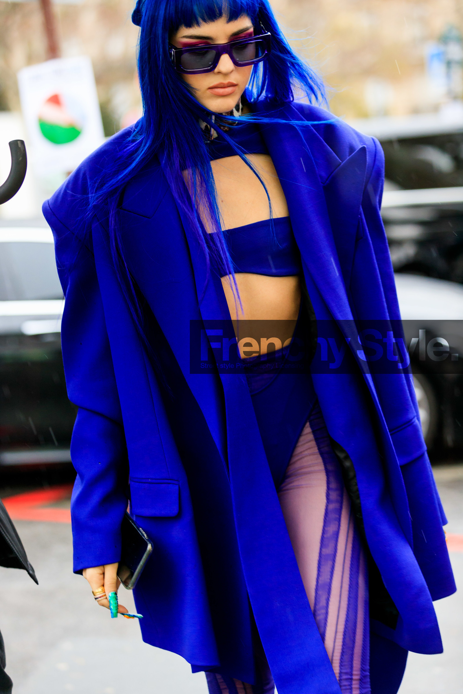 sita abellan, blue total look, blue jacket, blue bra, blue pants, blue sunglasses, blue hair, blue body, cropped top, openwork body, square shape glasses, mugler jacket, mugler look, mugler pants, mugler body, mugler top, sheer pants, oversize jacket, dyed hair, fashion week, frenchystyle, FW, jonathan paciullo, street style, PFW, PARIS, AUTUMN WINTER 2020-2021, FALL WINTER 2020-2021, FW 20-21, vertical, atmosphere details, detail