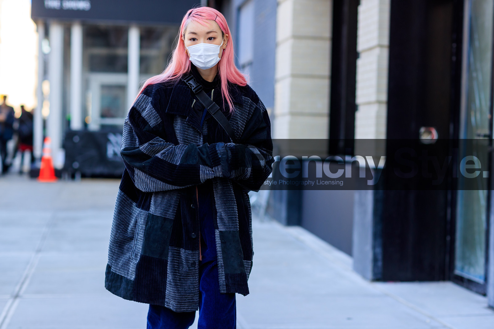 black jacket, blue pants, checked, corduroy, dyed hair, leather jacket, patchwork, pink hair, plaid, trousers, street style, jonathan paciullo, FW, frenchystyle, fashion week, NYFW, NEW YORK, AUTUMN WINTER 2018-2019, AW 18-19, FALL WINTER 2018-2019, FW 18-19, atmosphere details, horizontal, detail, model, Fernanda Hin Lin Ly