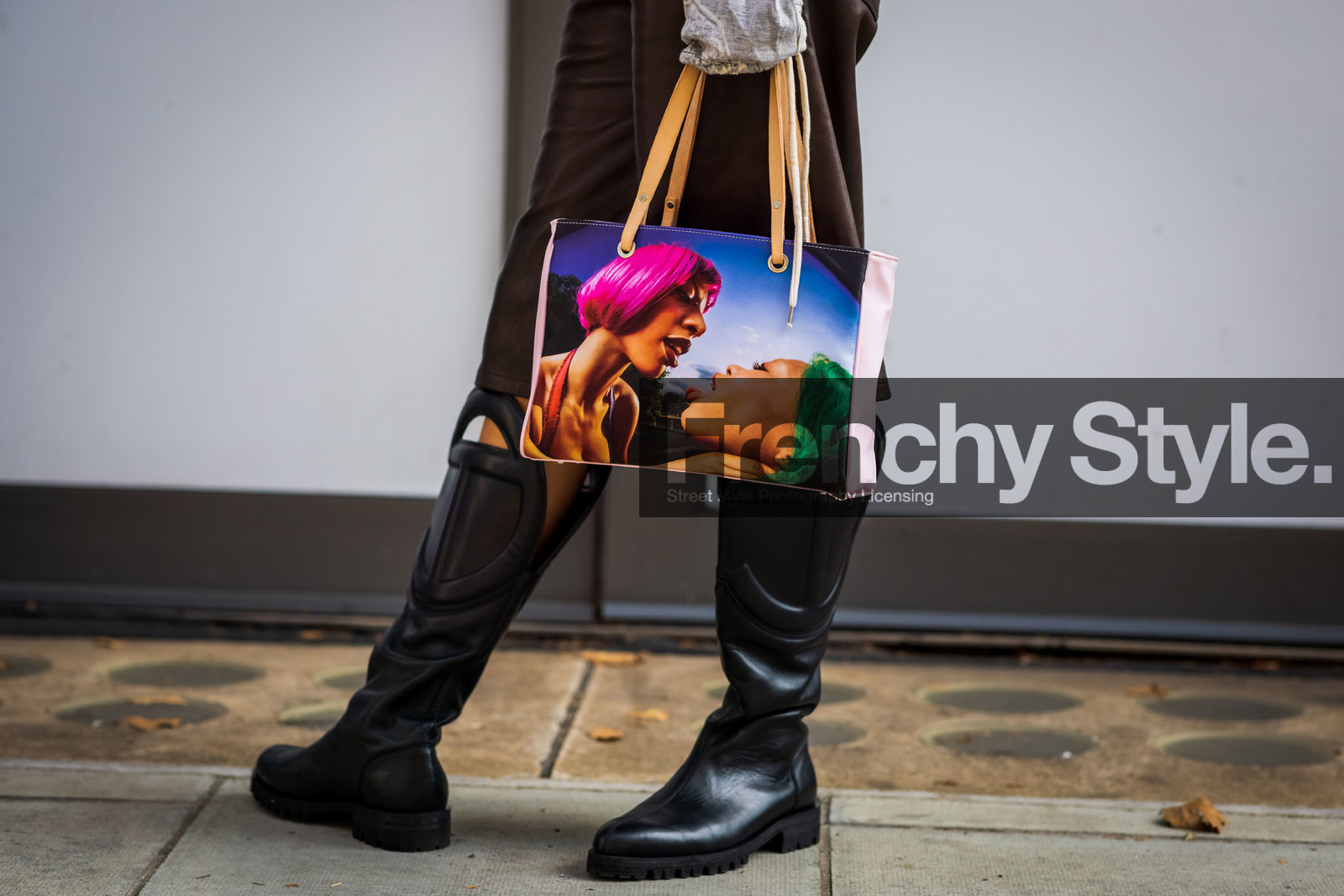 boots, black, leather, details, handbag, print, midi skirt, fashion week, frenchystyle, FW, jonathan paciullo, street style, SPRING SUMMER 2022, SS 22, LFW, LONDON, horizontal, atmosphere details, detail