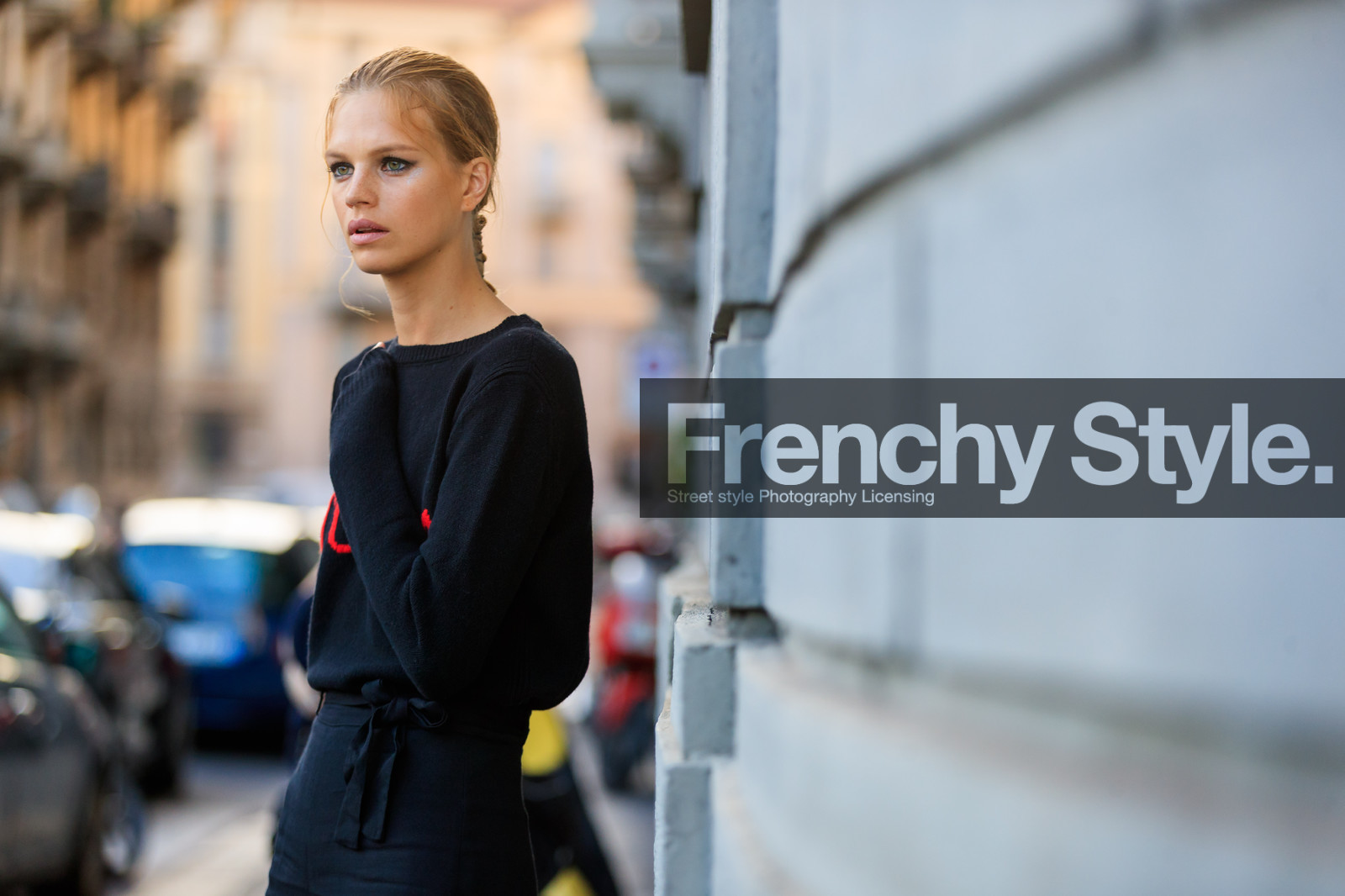 atmosphere details, black pants, black sweater, detail, fashion week, frenchystyle, FW, horizontal, jonathan paciullo, MFW, MILAN, model, printed sweater, SPRING SUMMER 2018, SS 18, street style, tone on tone, total look black, trousers