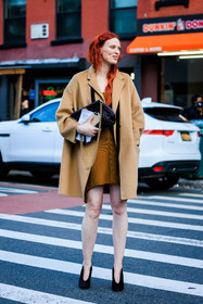 camel oversized coat, corail skirt, black stilettos, karen elson, fashion week, frenchystyle, FW, jonathan paciullo, street style, NYFW, NEW YORK, AUTUMN WINTER 2022-2023, FALL WINTER 2022_2023, FW 22-23, vertical, full length