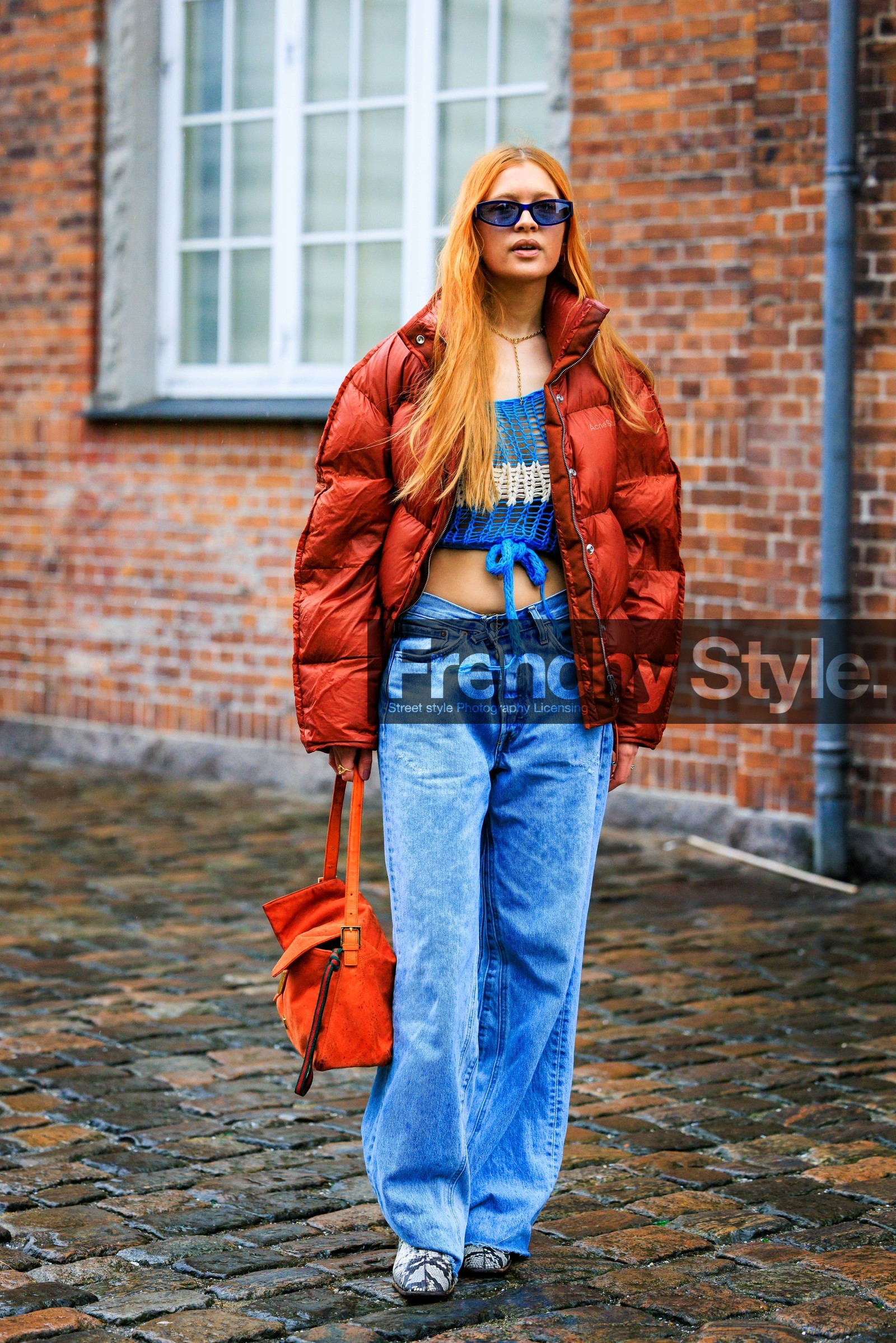 orange hair, dyed hair, blue sunglasses, red jacket, winter jacket, cropped jacket, blue jumper, knitted jumper, cropped jumper, knitwear, blue jeans, low rise jeans, baggy jeans, serpent boots, orange bag, fashion week, frenchystyle, FW, jonathan paciullo, street style, CPH, COPENHAGEN, AUTUMN WINTER 2022-2023, FALL WINTER 2022-2023, FW 22-23, vertical, full length
