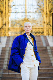 white hair, blue jacket, model, white shirt, buttoned shirt, white trousers, hair style, schiaparelli, fashion week, frenchystyle, FW, jonathan paciullo, street style, PARIS, PFW, SPRING SUMMER 2022, SS 22, atmosphere details, detail, vertical