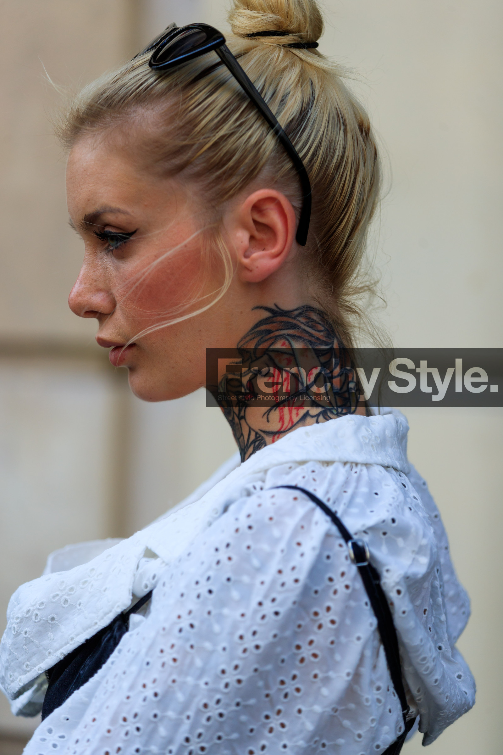 bun, eyeliner, sunglasses, tattoos, white shirt, PFW, fashion week, frenchystyle, FW, jonathan paciullo, street style, PARIS, vertical, detail, atmosphere details, AUTUMN WINTER 2018-2019, FALL WINTER 2018-2019, FW 18-19