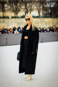 black top, cropped top, dior, black coat, black pants, white boots, highheeled boots, black sunglasses, black pouch, fashion week, frenchystyle, FW, jonathan paciullo, street style, AUTUMN WINTER 2022-2023, FALL WINTER 2022_2023, FW 22-23, PFW, PARIS, vertical, full length