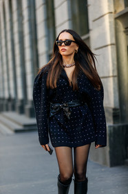 evangelie smyrniotaki, black dress, black leather belt, celine sunglasses, black sunglasses, strassed belt, strassed dress, belted dress, long sleeves dress, mini dress, low necked dress, knot details, diamond necklace, wooden necklace, fashion week, frenchystyle, FW, jonathan paciullo, street style, MFW, MILAN, AUTUMN WINTER 2020-2021, FALL WINTER 2020-2021, FW 20-21, vertical, atmosphere details, detail