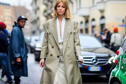 atmosphere details, AUTUMN WINTER 2016-2017, AW 16-17, beige coat, detail, FALL WINTER 2016-2017, fashion week, frenchystyle, FW, FW 16-17, golden details, golden skirt, high waist, horizontal, jonathan paciullo, LFW, LONDON, MENSWEAR, street style, white shirt