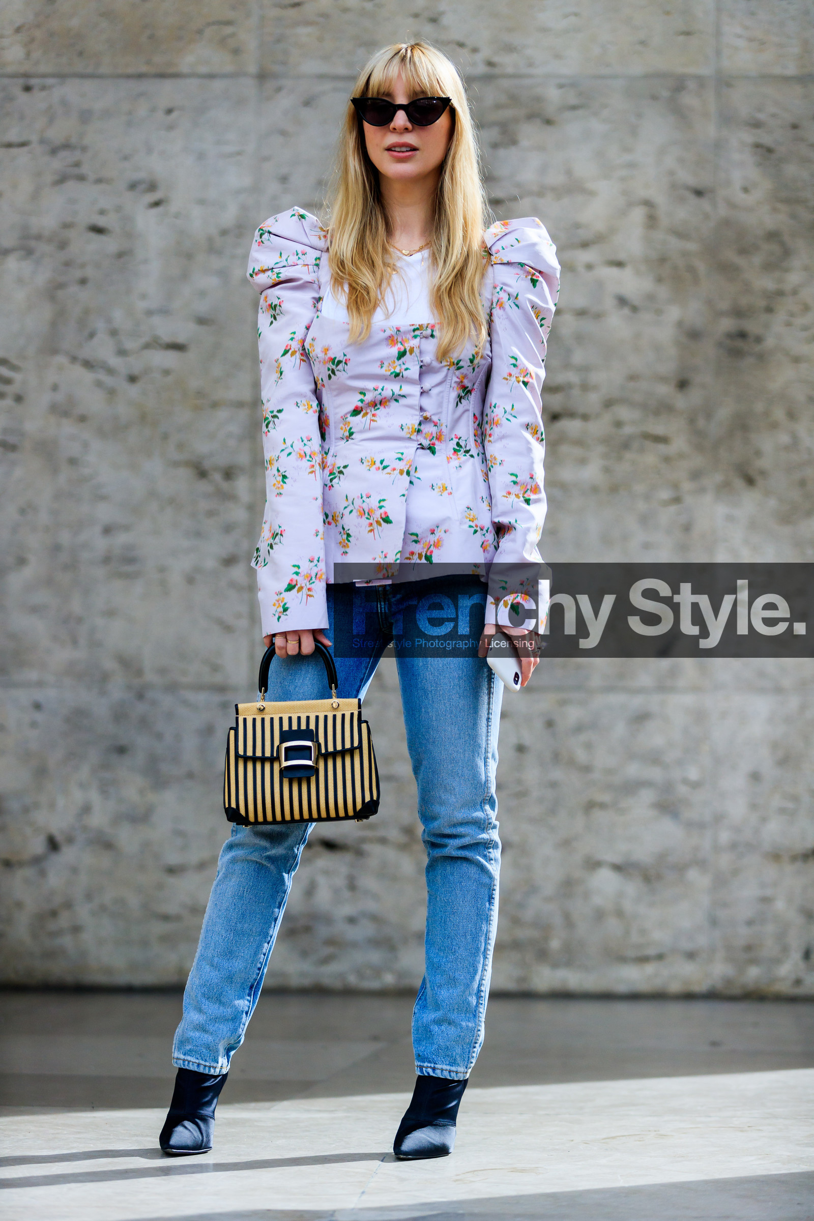beige bag, black shoes, blue denim, denim pants, floral, flowers, graphic bag, graphic jacket, high heels, jeans, leather bag, leather shoes, printed bag, printed jacket, printed shirt, purple shirt, roger vivier, stripes, sunglasses, trousers, street style, jonathan paciullo, FW, frenchystyle, fashion week, PFW, PARIS, AUTUMN WINTER 2018-2019, FALL WINTER 2018-2019, FW 18-19, vertical, full length, kerry pieri