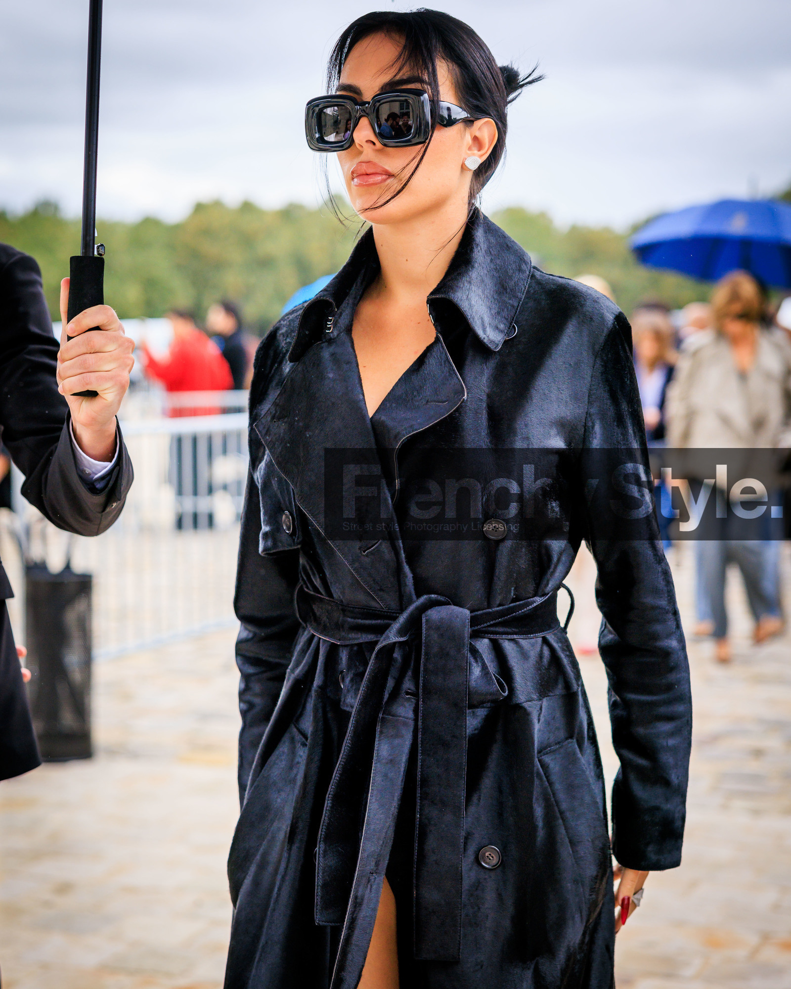 LOEWE, PARIS, PFW, fashion week, frenchystyle, FW, jonathan paciullo, street style, SPRING SUMMER 2024, SS 24, vertical, atmosphere details, detail