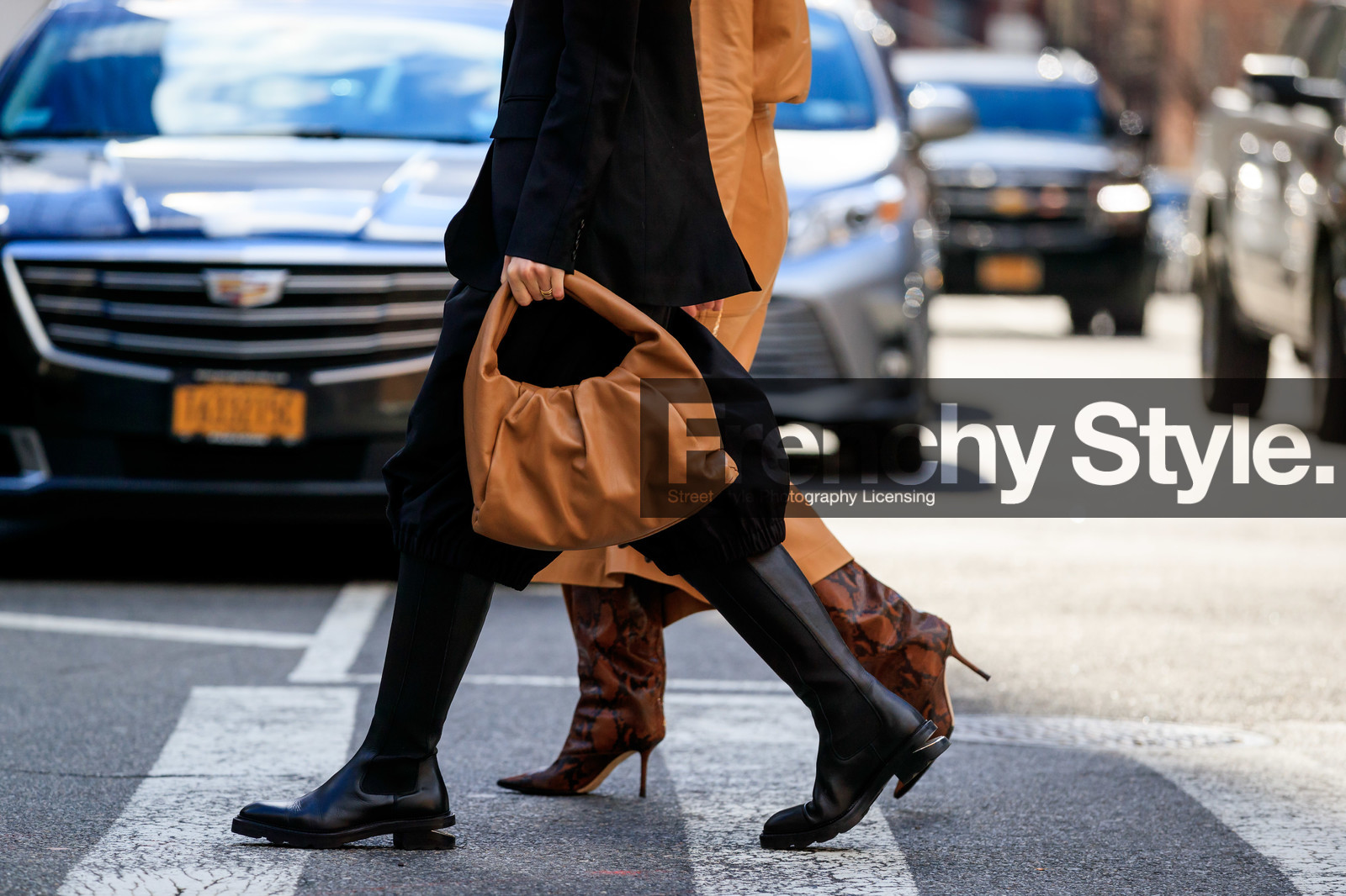 black leather boots, high boots, chelsea boots, flat boots, camel leather bag, bottega veneta bag, shoes detail, legs detail, bag detail, close up detail, fashion week, frenchystyle, FW, jonathan paciullo, street style, AUTUMN WINTER 2020-2021, FALL WINTER 2020-2021, FW 20-21, horizontal, atmosphere details, detail, NYFW, NEW YORK