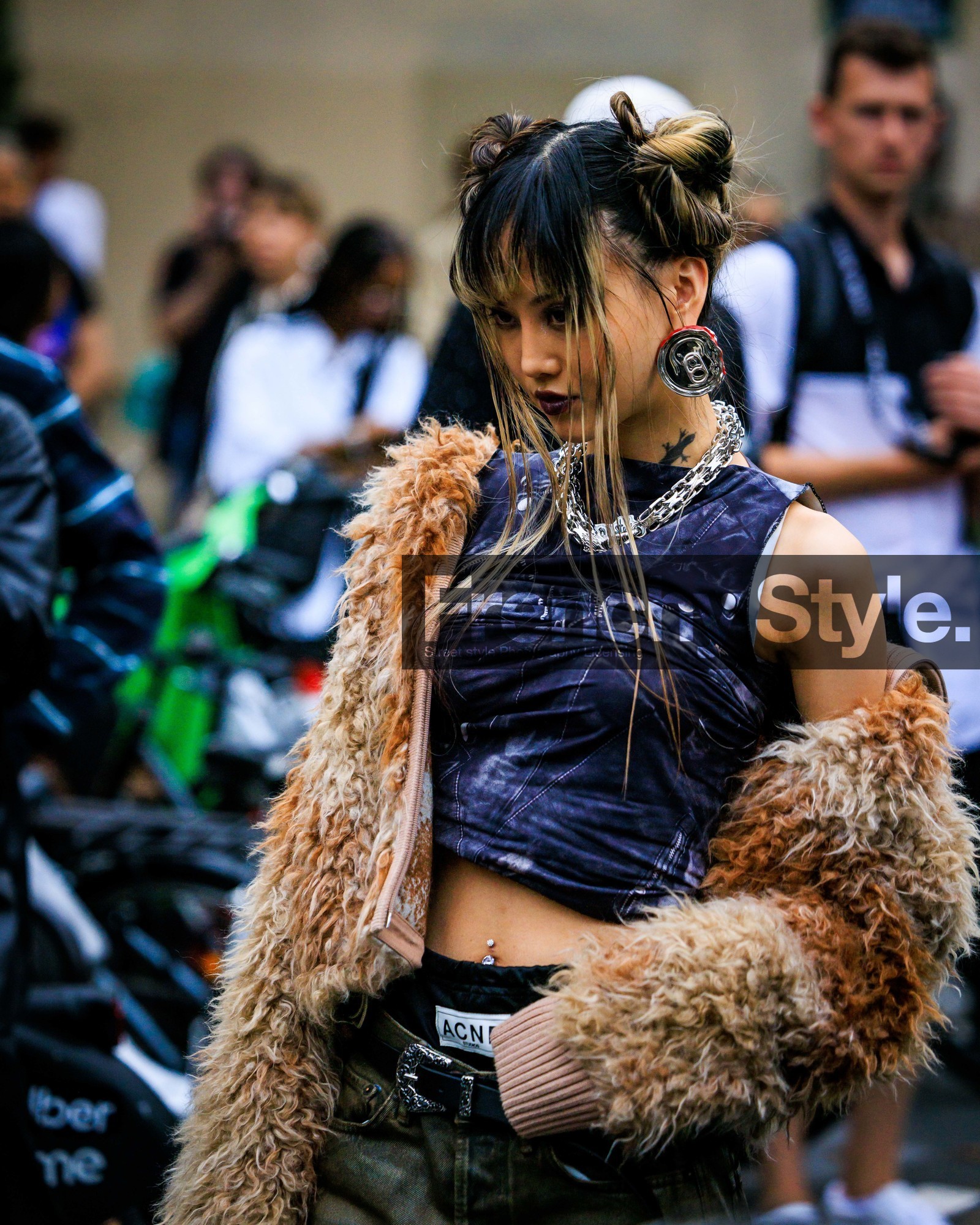 fashion week, frenchystyle, FW, jonathan paciullo, street style, PARIS, PFW, SPRING SUMMER 2024, SS 24, vertical, atmosphere details, detail