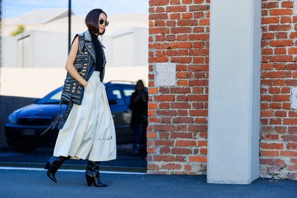 atmosphere details, black jacket, black shoes, black top, embroidered jacket, fashion week, frenchystyle, full length, FW, graphic jacket, gucci, high heels, horizontal, jonathan paciullo, leather jacket, leather shoes, MFW, MILAN, printed jacket, sleeveless, SPRING SUMMER 2018, SS 18, street style, studs, sunglasses, white pants, wide pants, yoyo cao