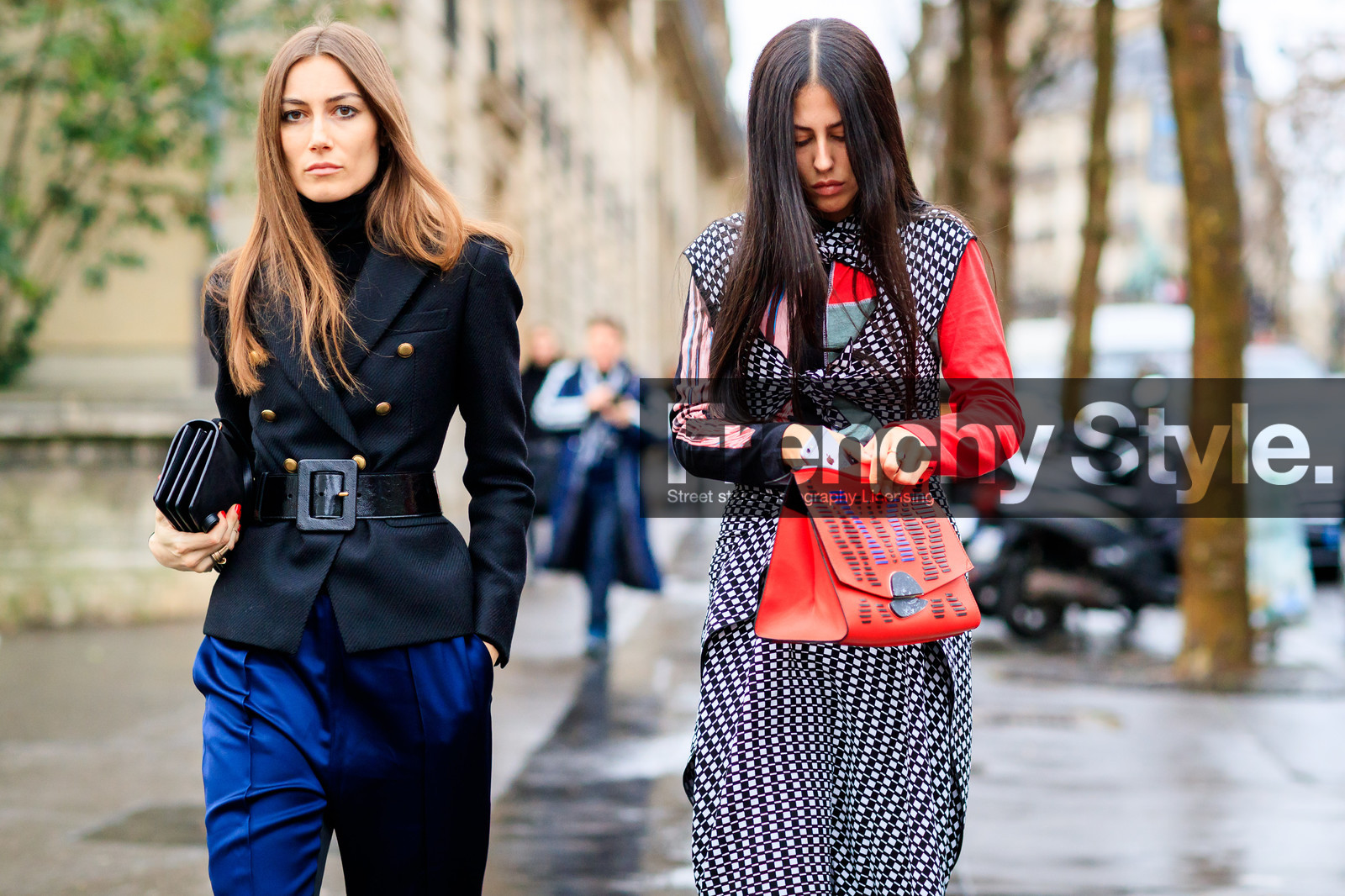 atmosphere details, AUTUMN WINTER 2017-2018, AW 17-18, black bag, black belt, black dress, black jacket, blazer, blue pants, detail, FALL WINTER 2017-2018, fashion week, frenchystyle, FW, FW 17-18, gilda ambrosio, giorgia tordini, graphic dress, horizontal, jonathan paciullo, leather bag, leather belt, PARIS, PFW, printed bag, printed dress, red bag, red sweater, street style, striped bag, trousers