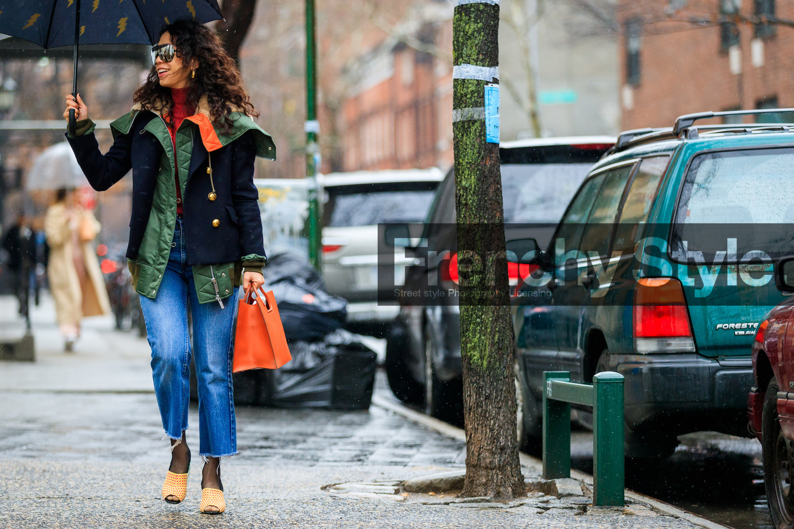 beige shoes, blue denim, blue jacket, denim pants, green jacket, high heels, jeans, leather bag, leather shoes, orange bag, red sweater, sunglasses, trousers, turtleneck sweater, umbrella, street style, jonathan paciullo, FW, frenchystyle, fashion week, NYFW, NEW YORK, AUTUMN WINTER 2018-2019, AW 18-19, FALL WINTER 2018-2019, FW 18-19, atmosphere details, horizontal, full length