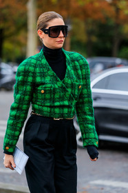 green jacket, tweed jacket, checked jacket, carrot pants, black pants, black sunglasses, black pullover, turtleneck pullover, big sunglasses, futurist shape sunglasses, dior sunglasses, wrap jacket, PARIS, PFW, SPRING SUMMER 2020, SS 20, fashion week, frenchystyle, FW, jonathan paciullo, street style, vertical, atmosphere details, detail