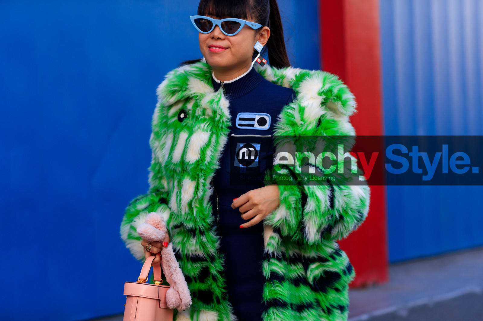 blue dress, céline, earrings, fun sunglasses, Fur coat, graphic jacket, green coat, green fur, knit dress, leather bag, miu miu, pink bag, printed jacket, sunglasses, street style, jonathan paciullo, FW, frenchystyle, fashion week, NYFW, NEW YORK, AUTUMN WINTER 2018-2019, AW 18-19, FALL WINTER 2018-2019, FW 18-19, atmosphere details, horizontal, detail, leaf greener