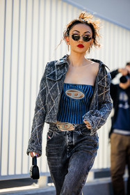 full diesel look, full denim look, black sunglasses, strapless top, denim top, diesel logo top, studded jacket, denim short jacket, dark grey jacket, dark grey jeans, red lips, mini diesel bag, mini black handbag, jessica wang, fashion week, frenchystyle, FW, jonathan paciullo, street style, MFW, MILAN, FALL WINTER 2022_2023, AUTUMN WINTER 2022-2023, FW 22-23, vertical, atmosphere details