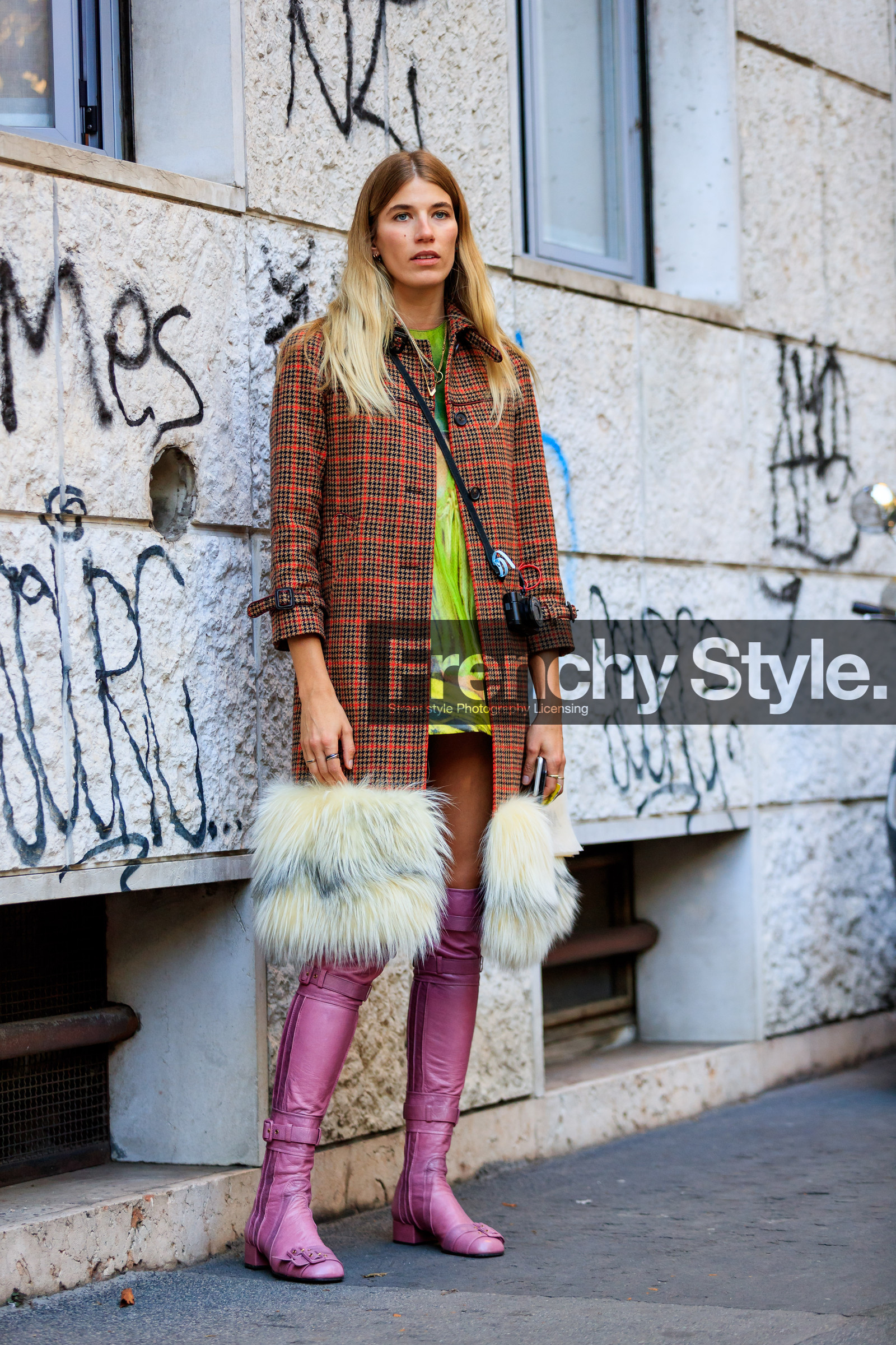 brown coat, checked jacket, fashion week, frenchystyle, full length, FW, graphic jacket, gucci, high boots, high heels, houndstooth pattern, jonathan paciullo, leather shoes, MFW, MILAN, pink boots, plaid, printed jacket, SPRING SUMMER 2018, SS 18, street style, veronika heilbrunner, vertical, white fur