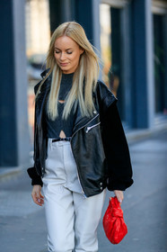 thora valdimars, black leather perfecto, sleeveless jacket, black perfecto, white leather pants, red leather bag, bottega veneta bag, plaited bag, grey pullover, openwork pullover, fashion week, frenchystyle, FW, jonathan paciullo, street style, MFW, MILAN, AUTUMN WINTER 2020-2021, FALL WINTER 2020-2021, FW 20-21, vertical, atmosphere details, detail